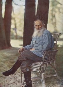 Léon Tolstoï à Iasnaïa Poliana, 1908, le premier portrait photographique en couleur en Russie