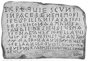 La stèle de Justus, Matrona et Dulciorella, au musée d’art et d’histoire du Judaïsme (Paris)
